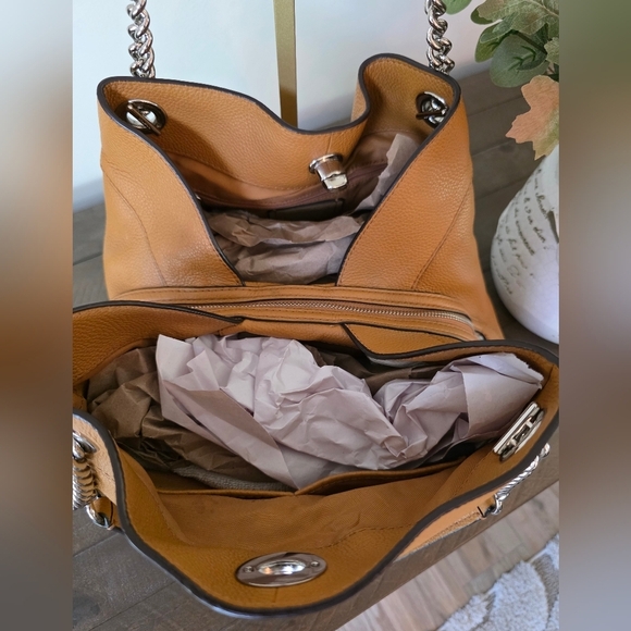 Coach Edie Shoulder Bag In Camel Pebble Grain Leather With Nickel Hardware - Picture 6 of 9